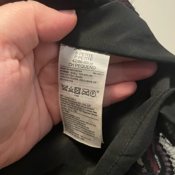 Banana Republic Sleeveless Shirt Burgundy with Lace Overlay Size Small Petite - Picture 8 of 10